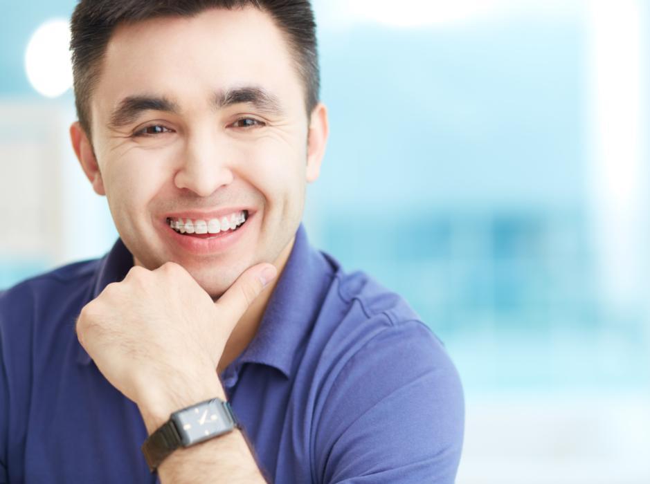 orthodontics middletown | man with braces