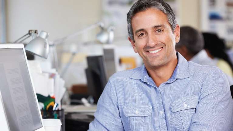 tooth replacement middletown | man at work