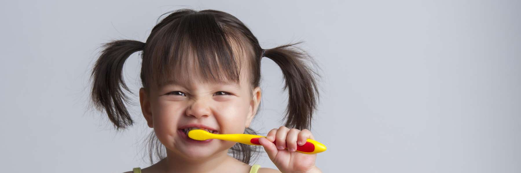 children's dentistry middletown | Child brushing her teeth